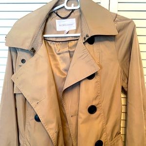 Tan Trench coat with belt and pockets
